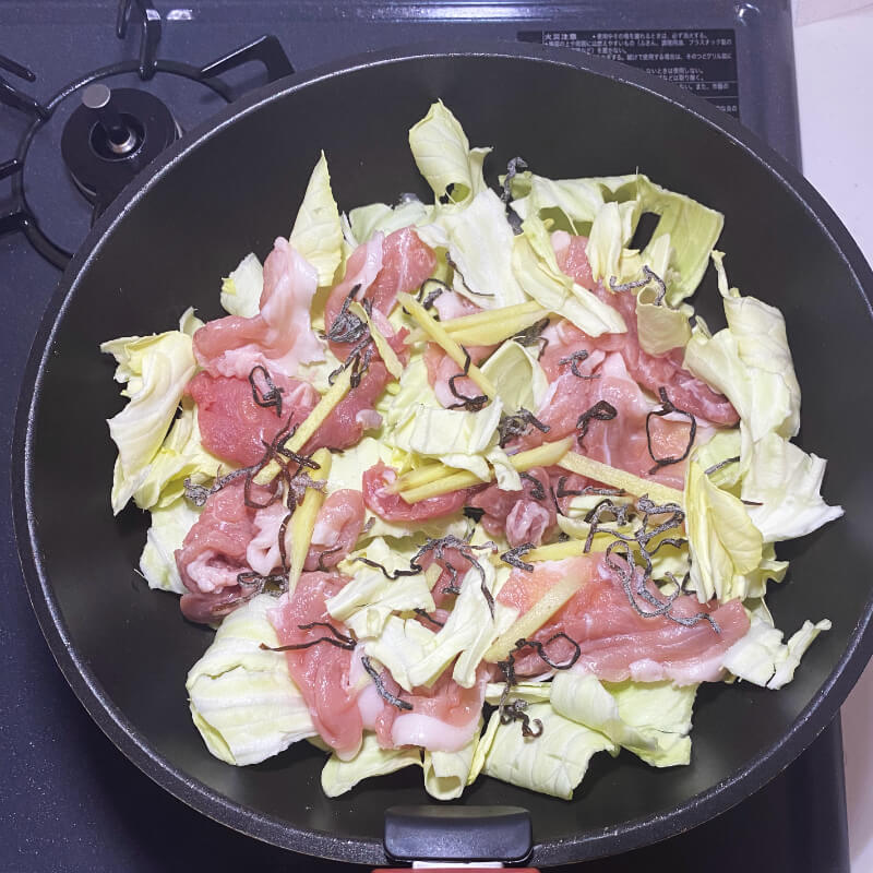 材料を混ぜ合わせるイメージ
