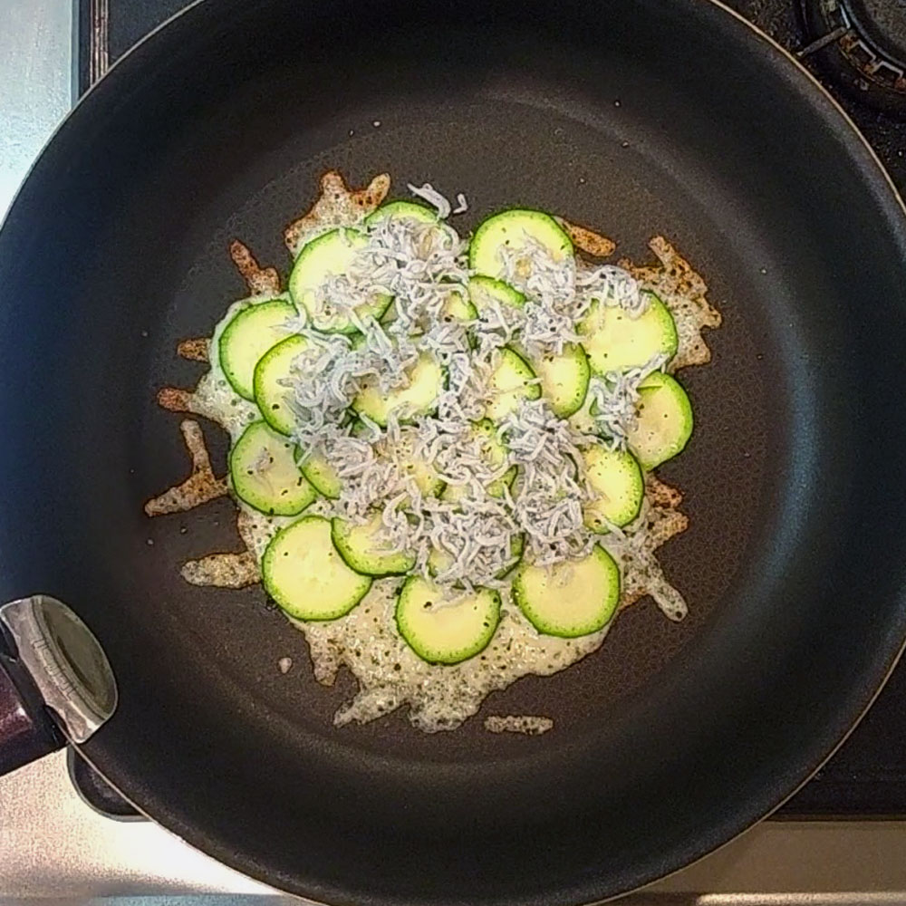 チーズに焼き目がつくまで焼くイメージ